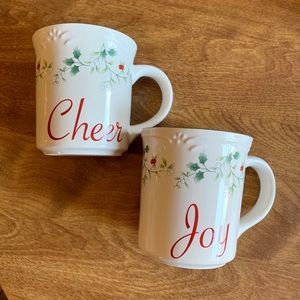 Pfaltzgraff set of 2 Winterberry mugs
